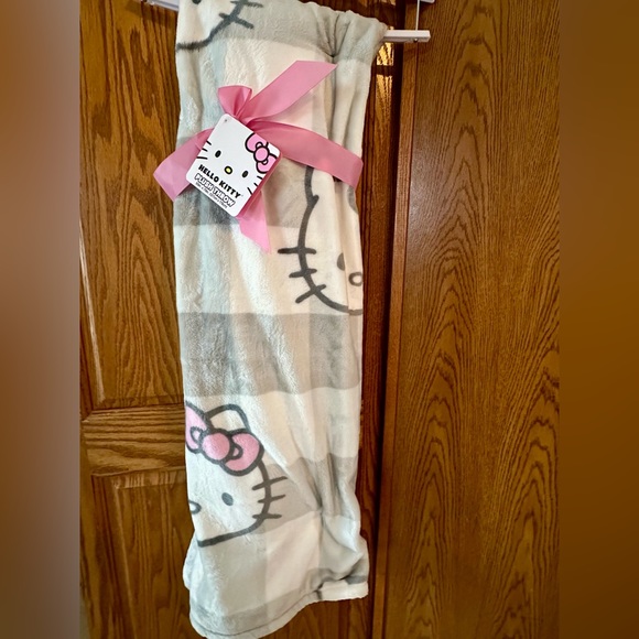 Hello Kitty Bundle Pink & Grey Gingham Throw Blanket and Thermal Travel Mug - Picture 13 of 15
